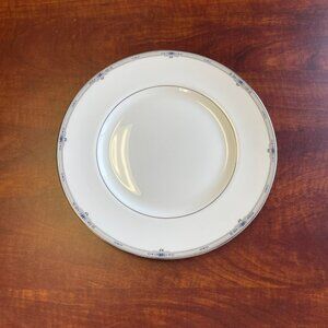 Wedgwood Amherst White With Grey And Blue Platinum Trim Dinner Plate 10 3/4"